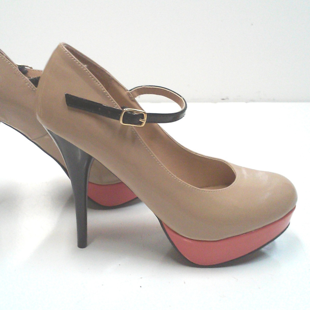 Beige Black Platform Mary Jane Patent Pumps NWOT